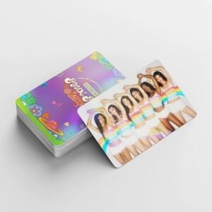 KATSEYE '' 2026 Season's Greetings '' Çift Yön Baskılı Hologramlı Lomo Card Seti (60 Pcs)
