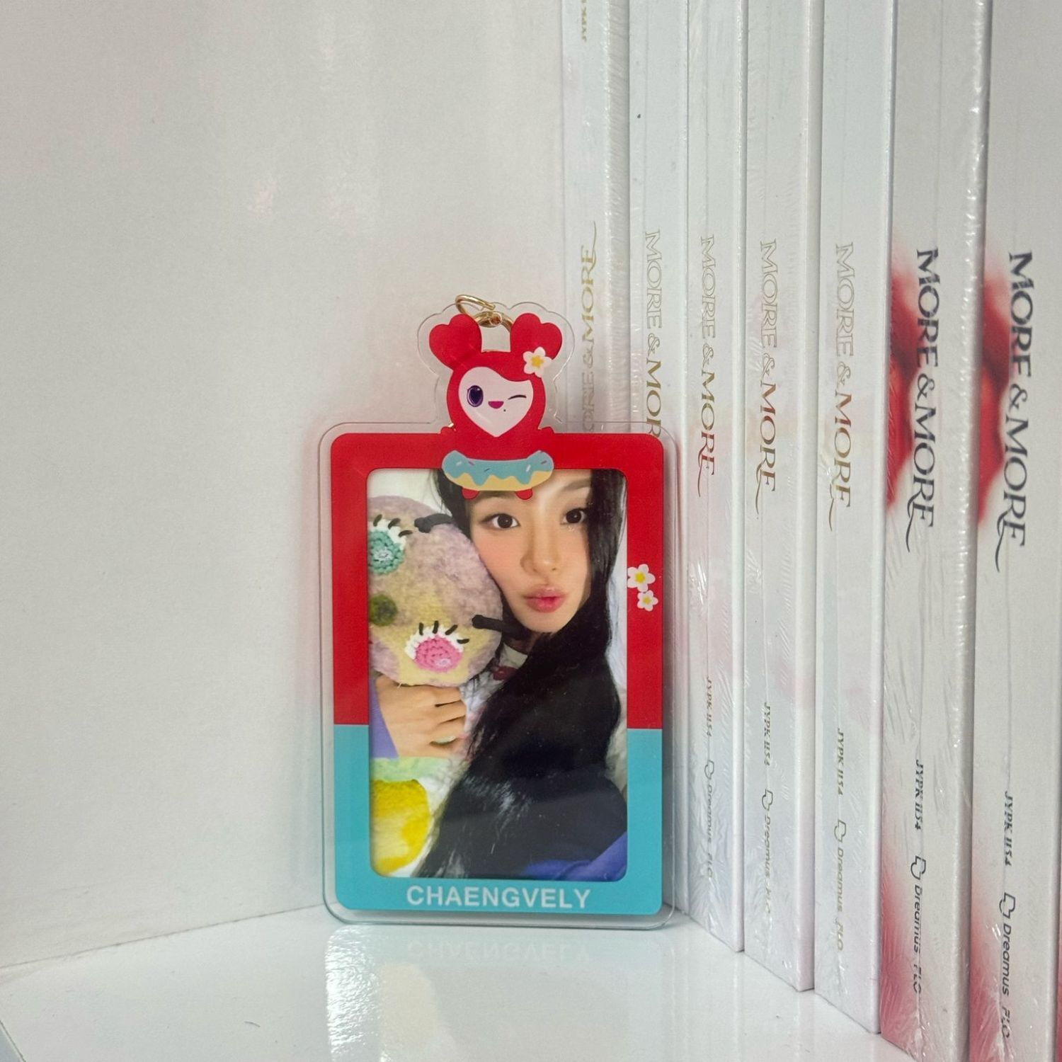 TWICE フォトカードホルダー　チェンブリー　CHAENGVELY TWICE '' Chaengvely '' Sert Kapak Card Holder/Anahtarlık