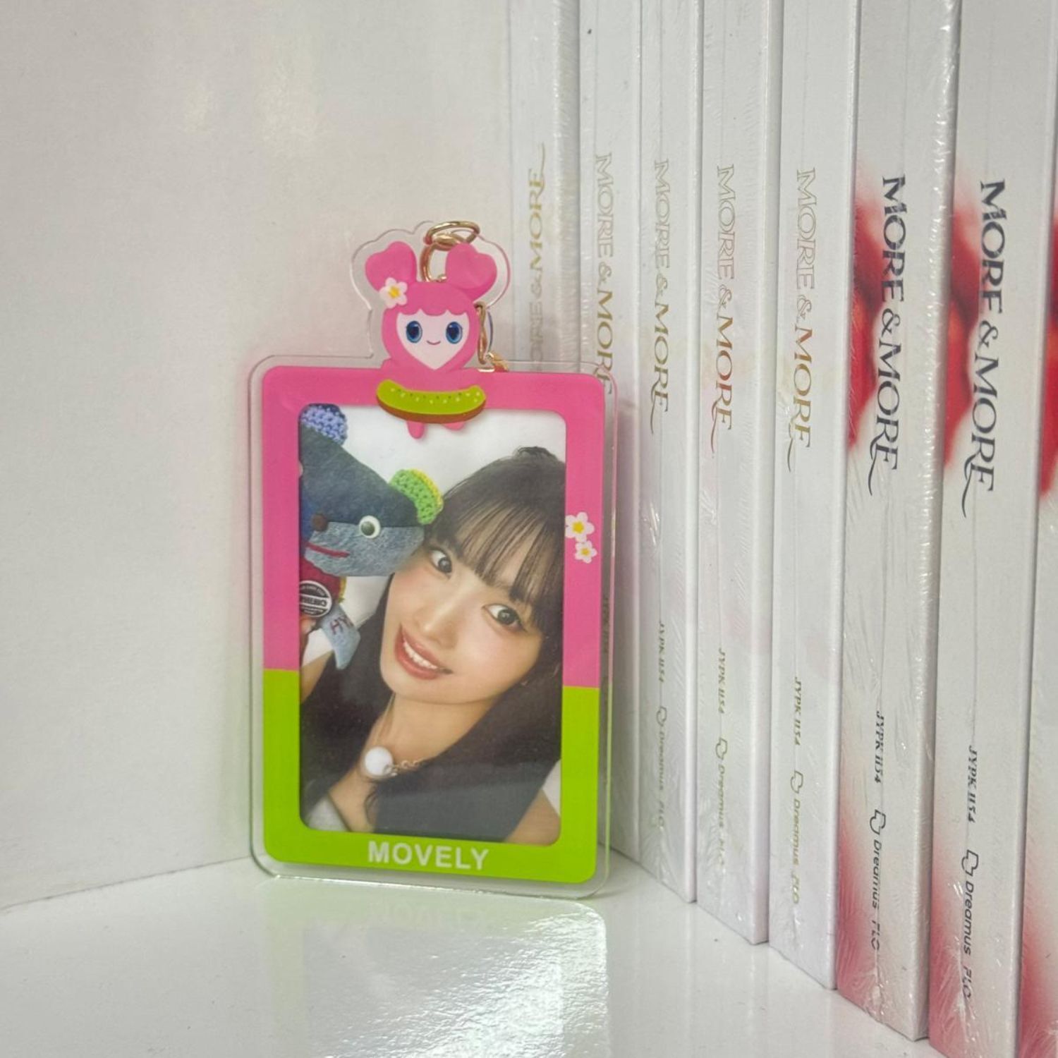 TWICE '' Movely '' Sert Kapak Card Holder/Anahtarlık