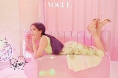 BLACKPINK GRUP VE ÜYE İMZALI KARTPOSTAL JENNIE