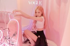 BLACKPINK GRUP VE ÜYE İMZALI KARTPOSTAL JENNIE