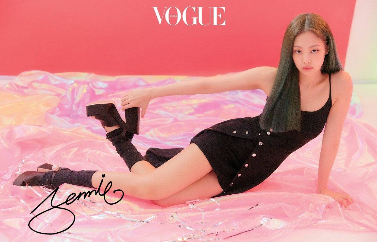 BLACKPINK GRUP VE ÜYE İMZALI KARTPOSTAL JENNIE