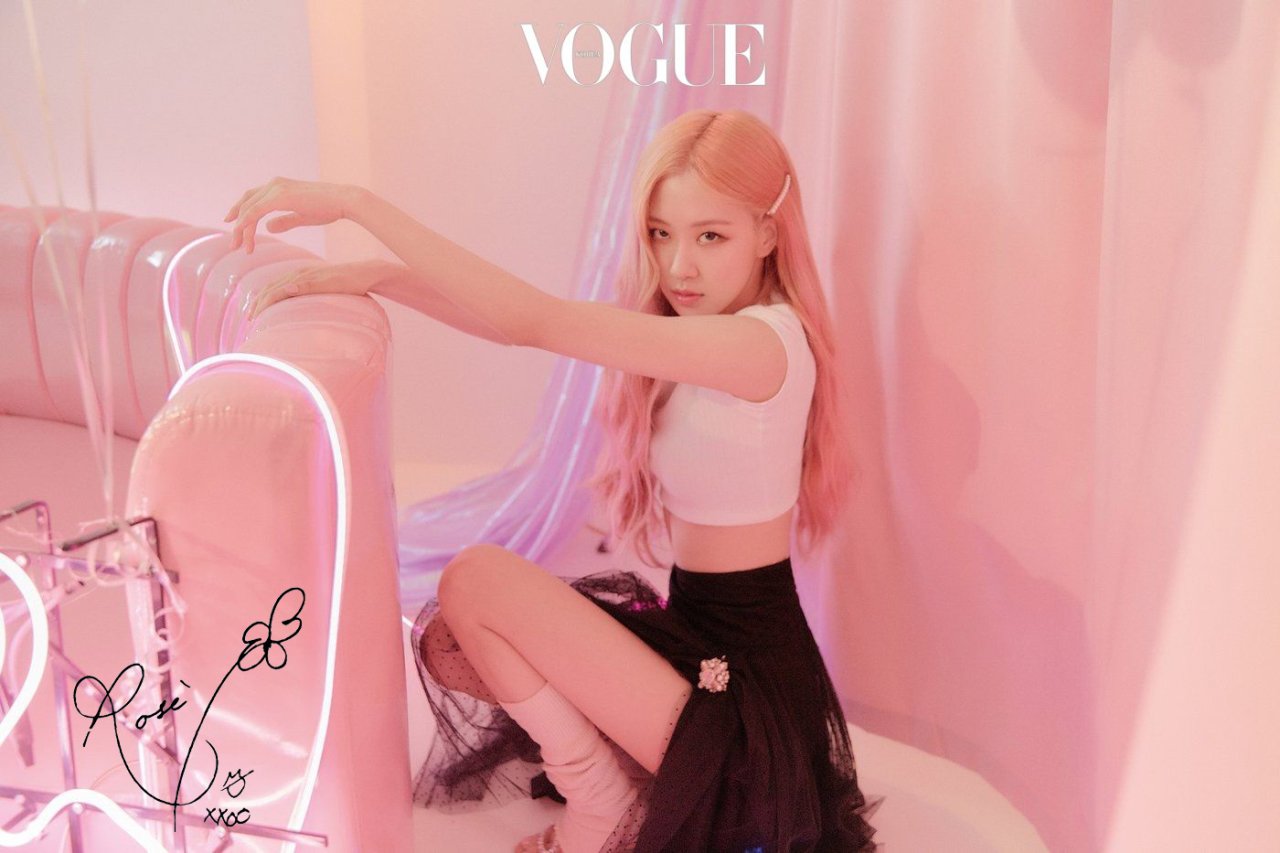 BLACKPINK GRUP VE ÜYE İMZALI KARTPOSTAL ROSE